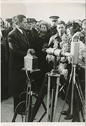 Jean Moulin et Maryse Bastié au ministère de l'Air 1937